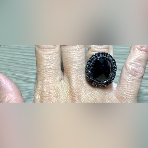 Retired Premier Designs "Black Tie" Hematite Black Crystal Ring, Size 6.5 - Picture 6 of 7